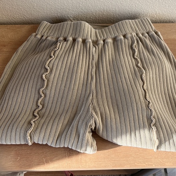 Flare knit pants 🍐 - Picture 3 of 3